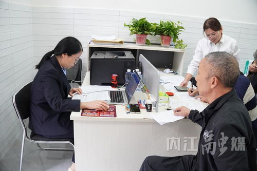 內(nèi)江市市中區(qū)行政審批局 流動服務(wù)點打通證照辦理“最后一公里”，貼心代辦服務(wù)暖民心